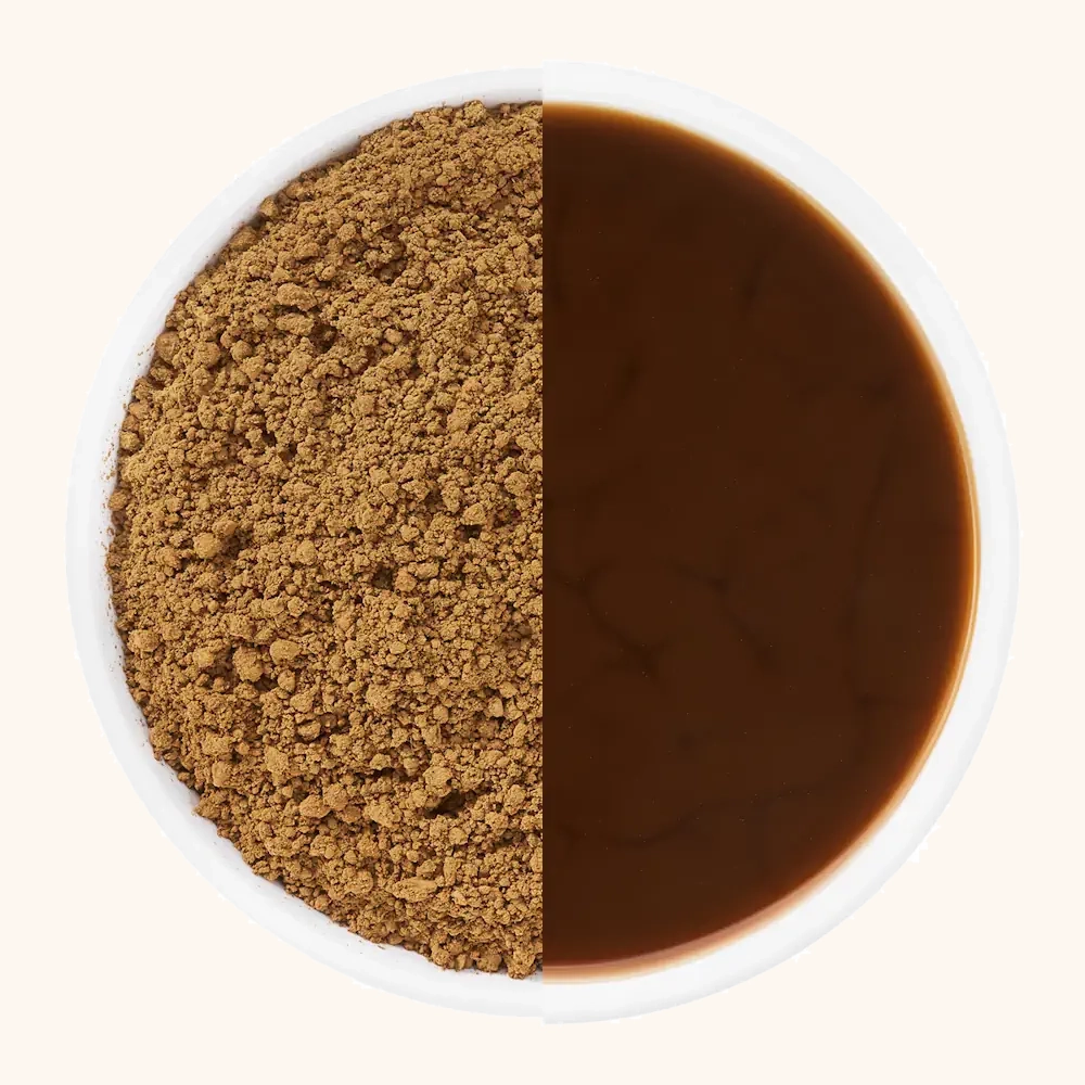 Comparison of hojicha dark powder and hojicha dark powder dissolved